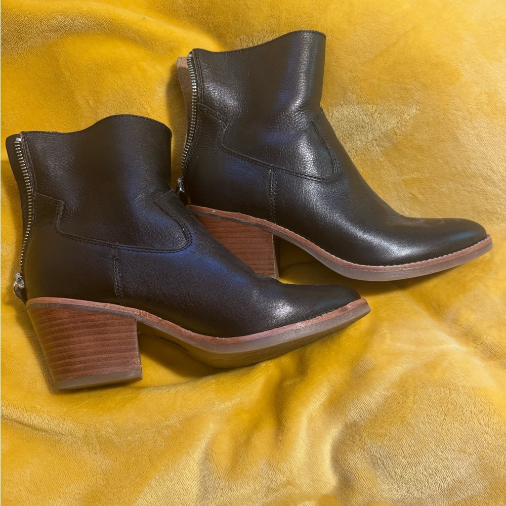 Sofft Black Leather Ankle Booties